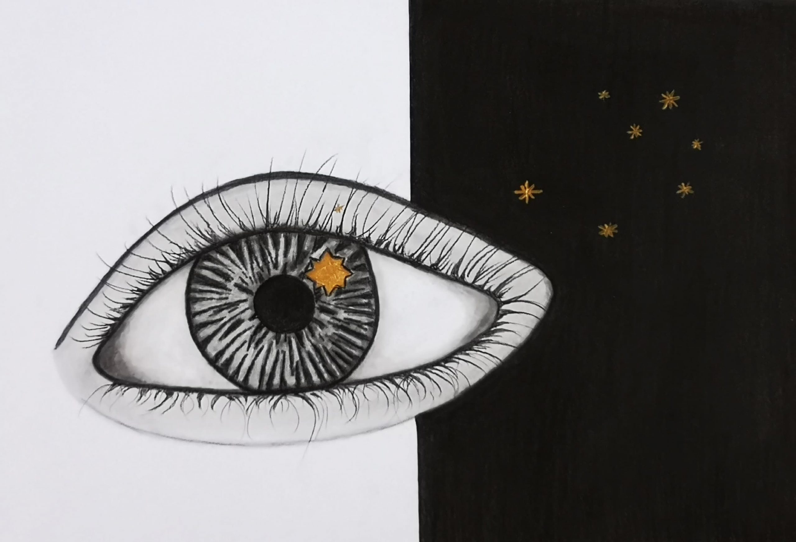 Die Seele spiegelt sich in klaren Momenten als Sternenstaub in unseren Augen wider – Gleichgesinnte erkennen dies mit innerer Freude. Der Blick in den Sternenhimmel ist ein Blick in den großen Seelenhimmel, der die wahre Freiheit mit Geborgenheit verwebt. Die Seele reist nachts zurück zum Ursprung und mit dem ersten Wimpernschlag gibt sie uns die Chance, den Himmel auf die Erde zu holen – und sei es noch so minimalistisch.